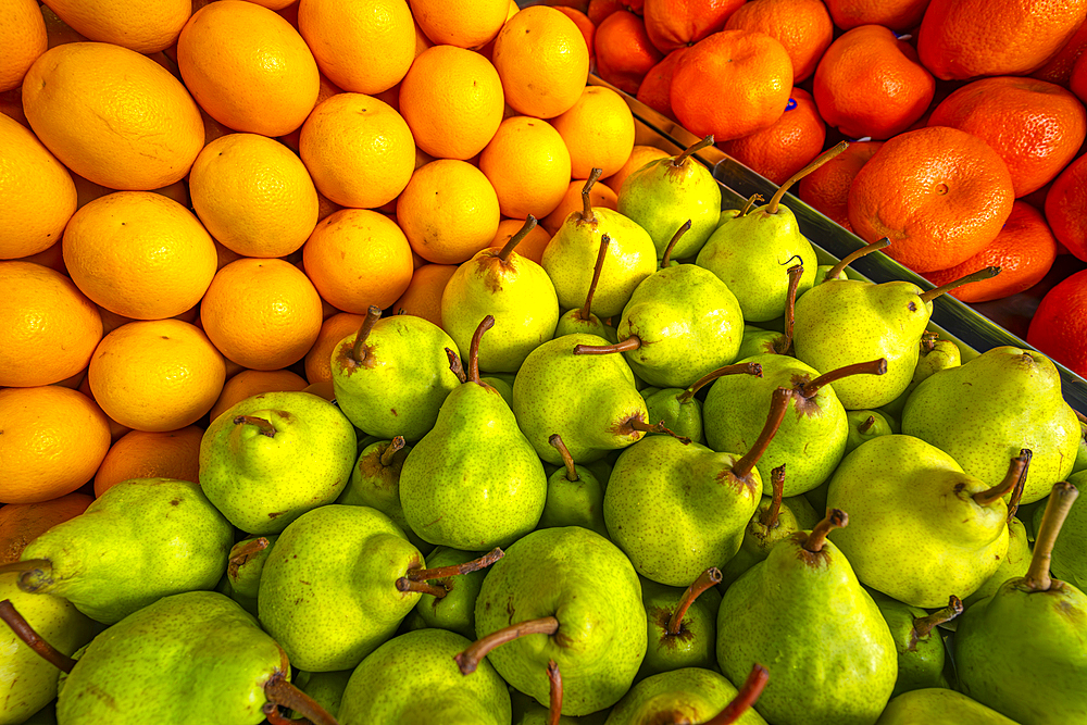 View of produce including pears and oranges on market stall in Central Market in Port Louis, Port Louis, Mauritius, Indian Ocean, Africa