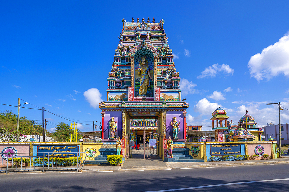 View of Sri Draubadi Ammen Hindu Temple on sunny day, Mauritius, Indian Ocean, Africa