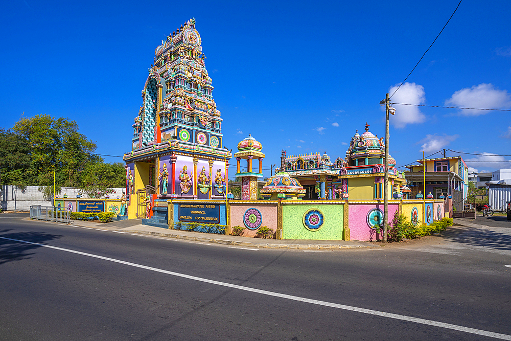 View of Sri Draubadi Ammen Hindu Temple on sunny day, Mauritius, Indian Ocean, Africa