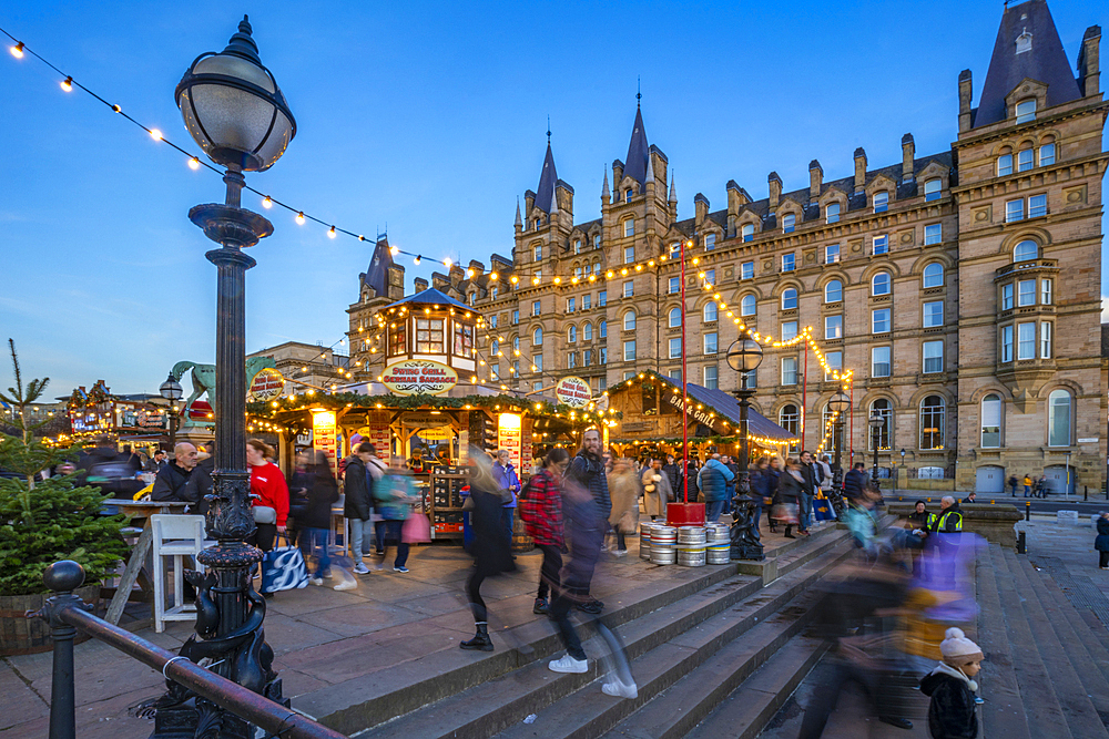 View of Christmas Market at St. Georges Hall, Liverpool City Centre, Liverpool, Merseyside, England, United Kingdom, Europe