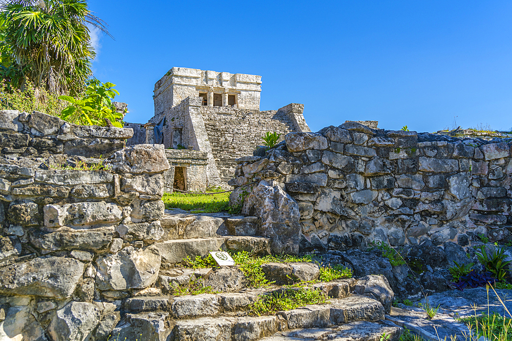 View of Mayan Temple ruins overlooking the sea, Tulum, Quintana Roo, Caribbean Coast, Yucatan Peninsula, Riviera Maya, Mexico, North America