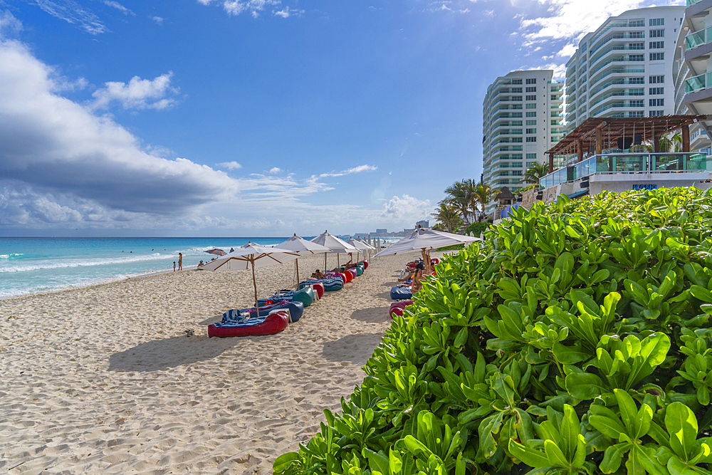 View of hotels and beach, Hotel Zone, Cancun, Caribbean Coast, Yucatan Peninsula, Riviera Maya, Mexico, North America