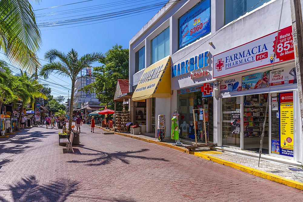 View of shops on 5th Avenue, Playa del Carmen, Caribbean Coast, Yucatan Peninsula, Riviera Maya, Mexico, North America