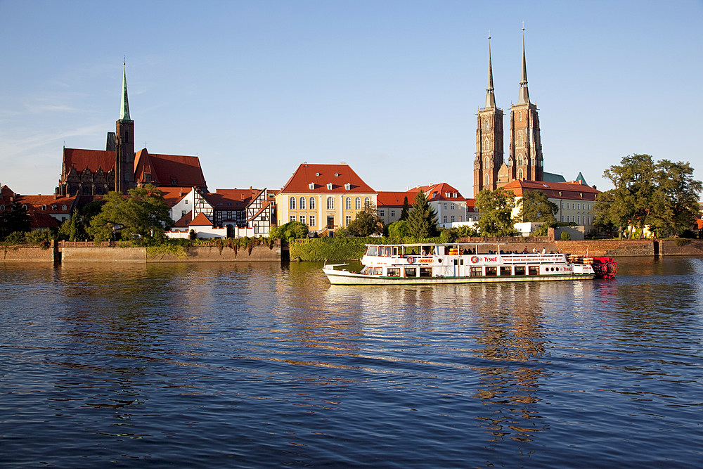 River Odra (River Oder) and Cathedral, Old Town, Wroclaw, Silesia, Poland, Europe