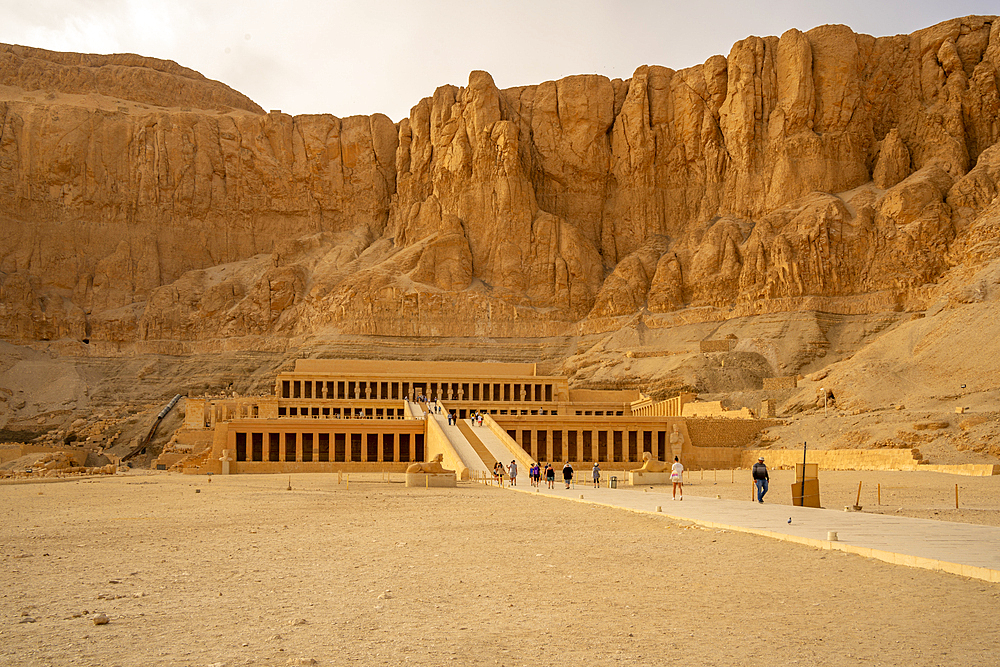 View of Mortuary Temple of Hatshepsut, UNESCO World Heritage Site, Deir el-Bahari, Thebes, Egypt, North Africa, Africa