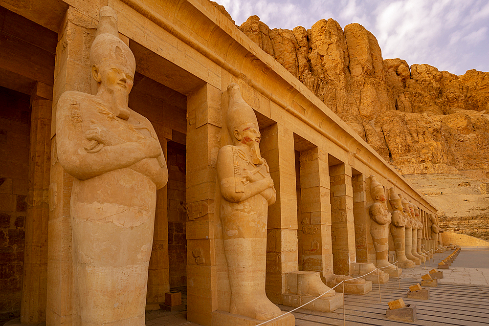 View of the Mortuary Temple of Hatshepsut, UNESCO World Heritage Site, Deir el-Bahari, Thebes, Egypt, North Africa, Africa