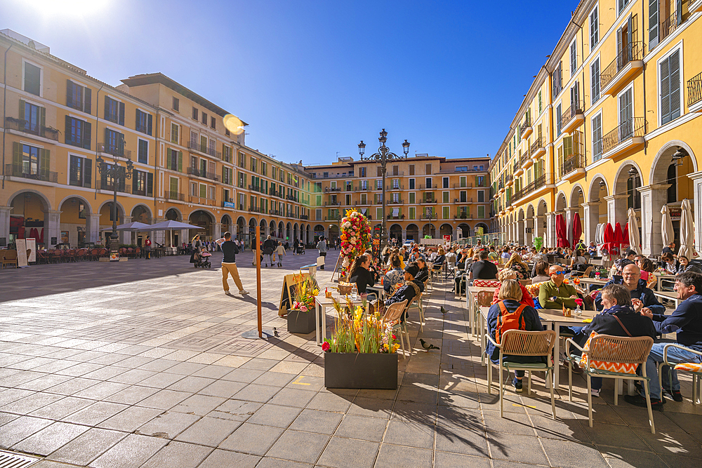 View of people eating alfresco in Placa Mayor, Palma de Mallorca, Majorca, Balearic Islands, Spain, Mediterranean, Europe