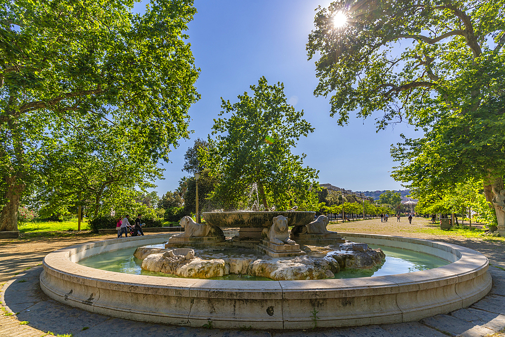 View of Fontana della Tazza di Porfido in Villa Comunale city gardens, Naples, Campania, Italy, Europe