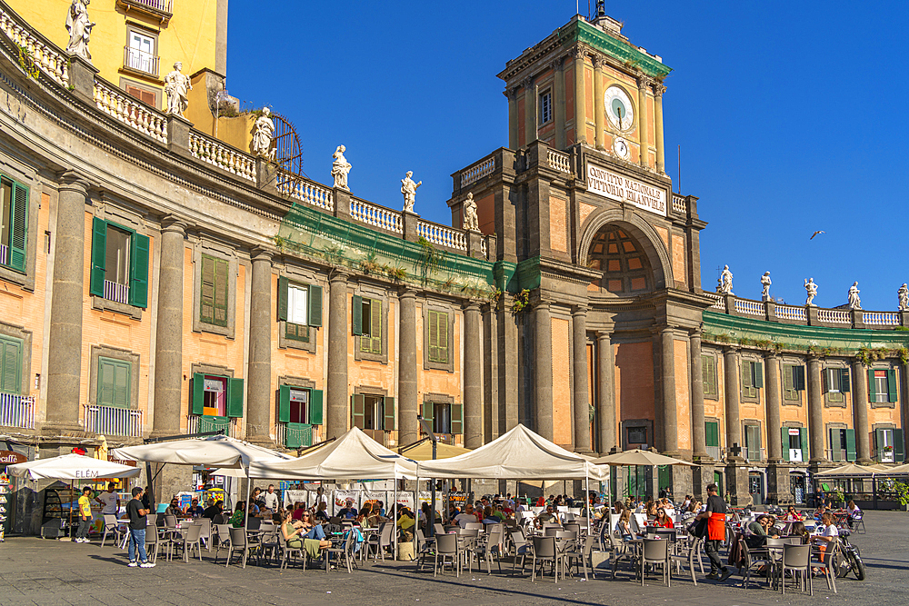 View of alfresco eating at cafe and bar in Piazza Dante, Historic Centre, UNESCO World Heritage Site, Naples, Campania, Italy, Europe