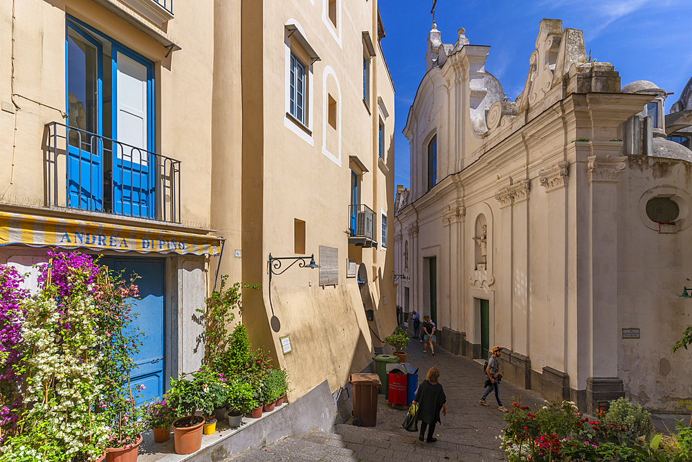 View of Parrocchia S. Stefano and flower display, Capri Town, Isle of Capri, Campania, Italy, Mediterranean, Europe