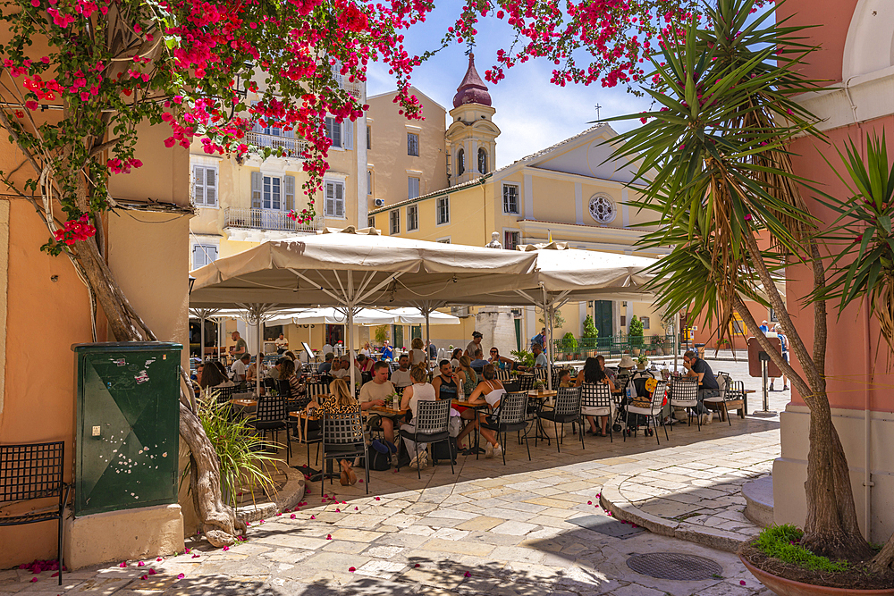 View of cafe restaurant in Plakada t' Agiou Spiridona Square, Corfu Old Town, UNESCO World Heritage Site, Corfu, The Ionian Islands, Greek Islands, Greece, Europe