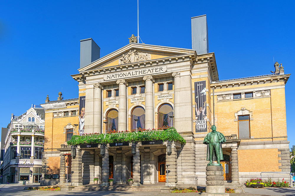 View of the entrance of the National Theatre from Stortingsparken, Oslo, Norway, Scandinavia, Europe