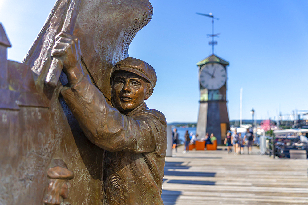 View of Pelle Gruppa statue and Aker Brygge Clock Tower in background, Aker Brygge, Oslo, Norway, Scandinavia, Europe