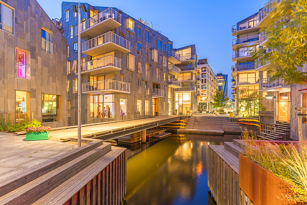 View of the apartments in Bispekaia at dusk, Oslo, Norway, Scandinavia, Europe