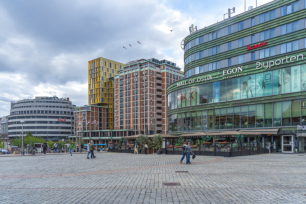 View of buildings, cafes and restaurants in Jernbanetorget, Oslo, Norway, Scandinavia, Europe