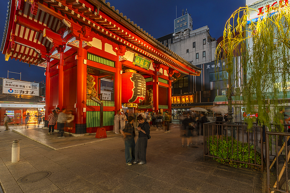 View of Kaminarimon Gate, entrance to Senso-ji Temple at night, Asakusa, Taito City, Tokyo, Honshu, Japan