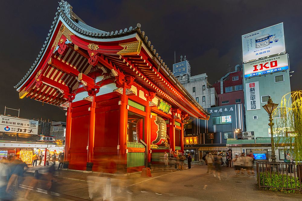 View of Kaminarimon Gate, entrance to Senso-ji Temple at night, Asakusa, Taito City, Tokyo, Honshu, Japan