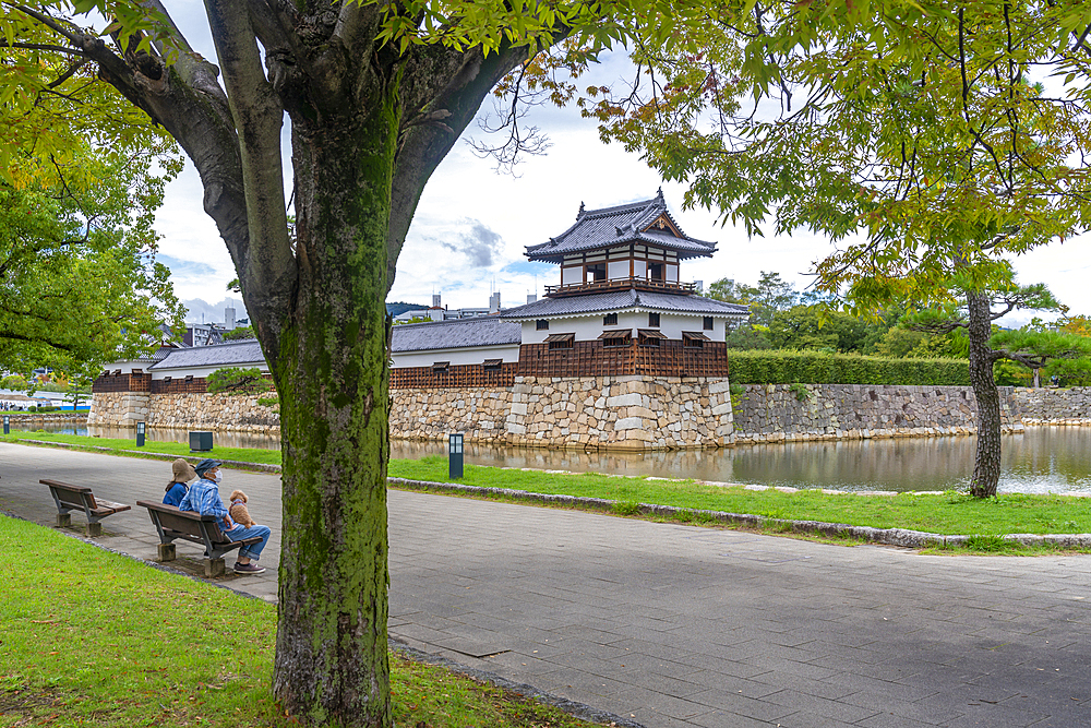 View of Omotegomon (Main Gate) and moat, entrance to Hiroshima Castle, Motomachi, Naka Ward, Hiroshima, Japan, Asia