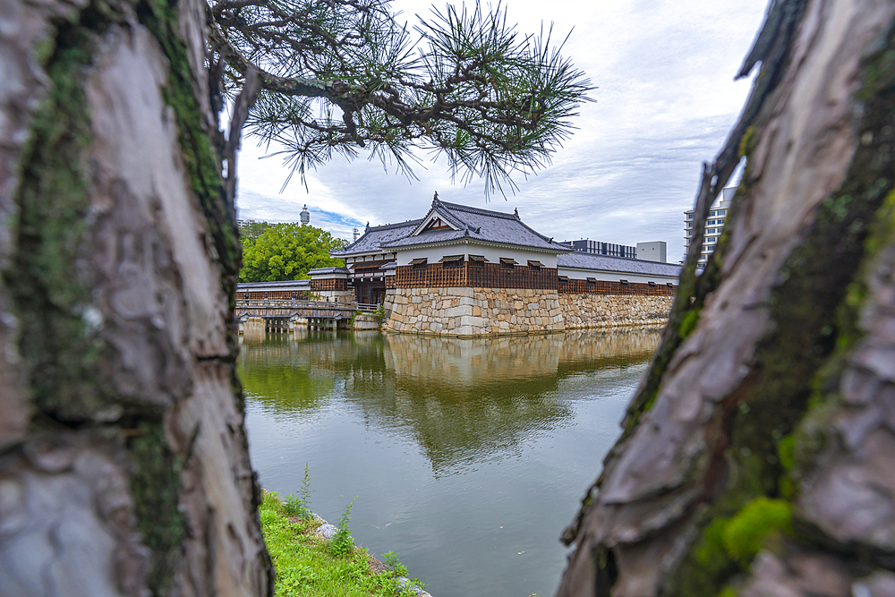 View of Omotegomon (Main Gate) and moat, entrance to Hiroshima Castle, Motomachi, Naka Ward, Hiroshima, Honshu, Japan