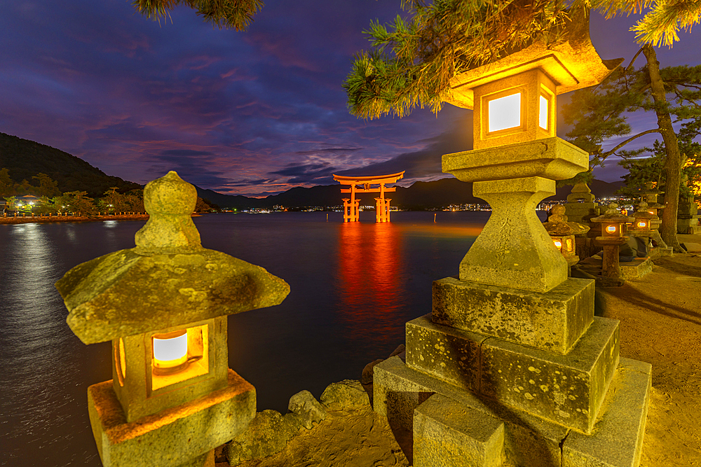 View of Itsukushima Jinja, 16th-century Shinto shrine, iconic orange gate thatthat appears to float at high tide, Miyajimacho, Hatsukaichi, Hiroshima, Japan, Asia