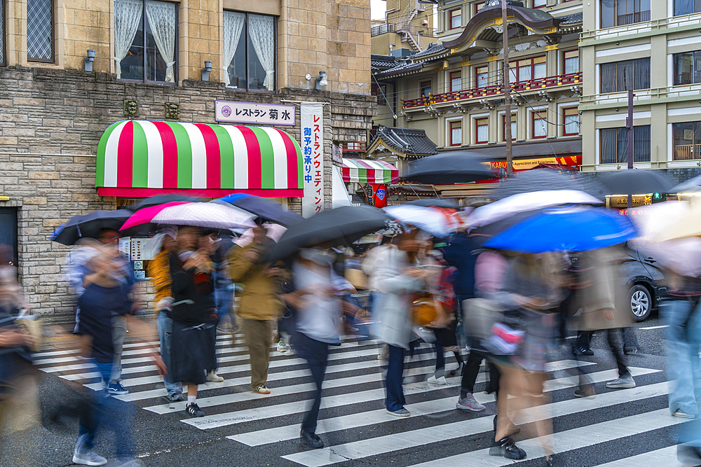 View of busy pedestrian crossing in the Gion District, Kyoto, Kansai, Honshu, Japan