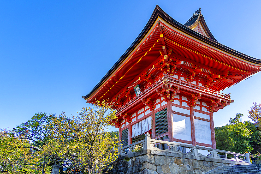 View of Kiyomizu-dera Niomon Gate at Kiyomizu-dera Temple, Kiyomizu, Higashiyama Ward, Kyoto, Japan, Asia