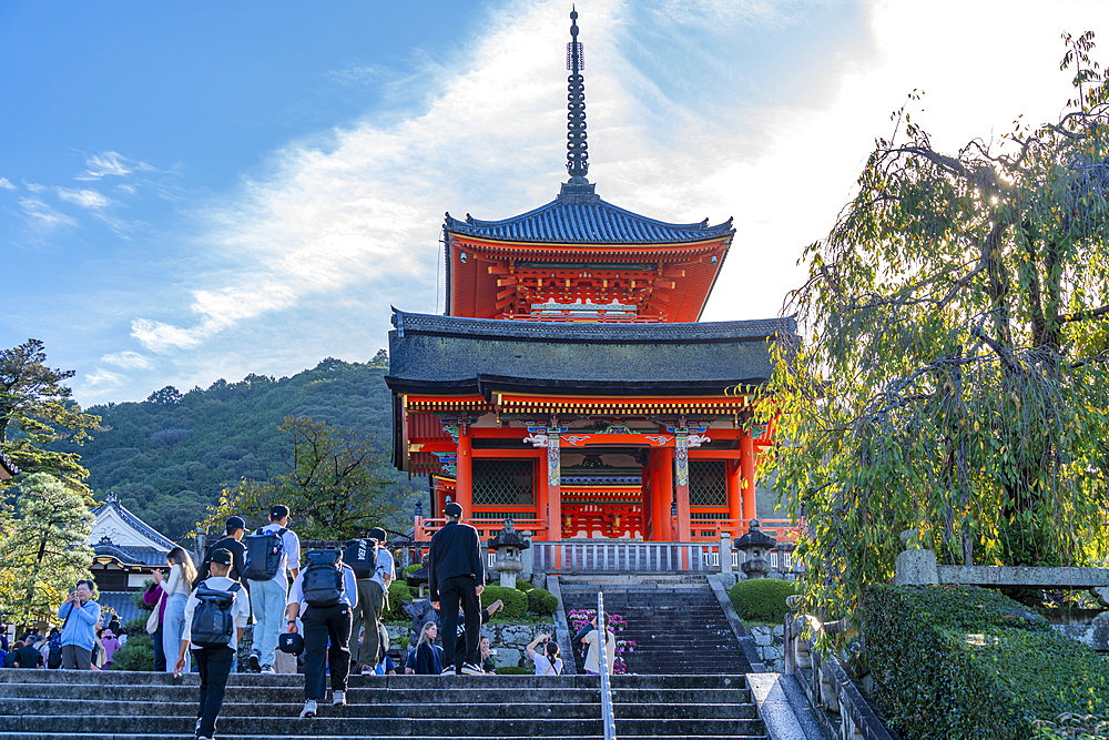 View of Kiyomizu-dera Niomon Gate at Kiyomizu-dera Temple, Kiyomizu, Higashiyama Ward, Kyoto, Japan, Asia