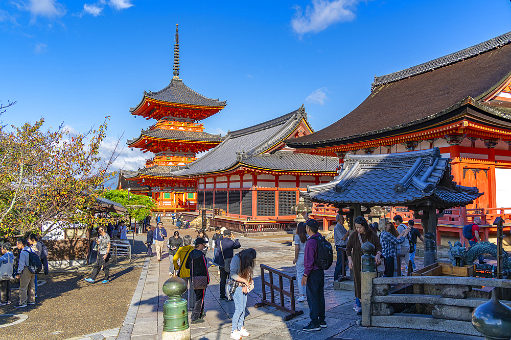 View of Kiyomizu-dera Sanjunoto (Three Story Pagoda) at Kiyomizu-dera Temple, UNESCO, Kiyomizu, Higashiyama Ward, Kyoto, Honshu, Japan