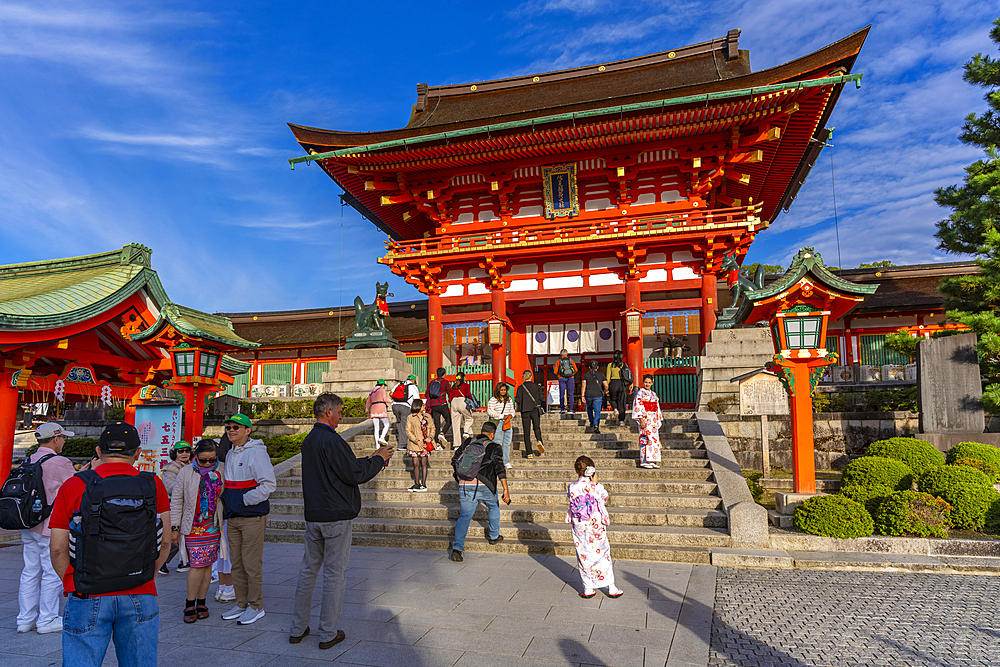 View of Fushimi Inari Shrine at dusk, Fukakusa Yabunouchicho, Fushimi Ward, Kyoto, Honshu, Japan