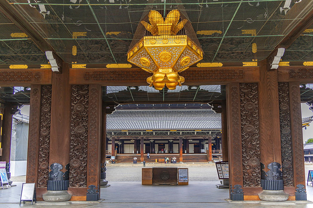 View of Higashi Hongan-ji Temple, Shimogyo Ward, Higashishiokoji Kamadonocho, Kyoto, Honshu, Japan