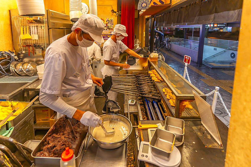 View of hot food stall in Dotonbori, vibrant entertainment district near the river, Osaka, Honshu, Japan