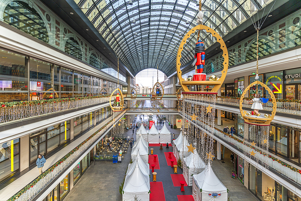 View of interior of the Mall of Berlin at Christmas, Mitte, Berlin, Germany, Europe