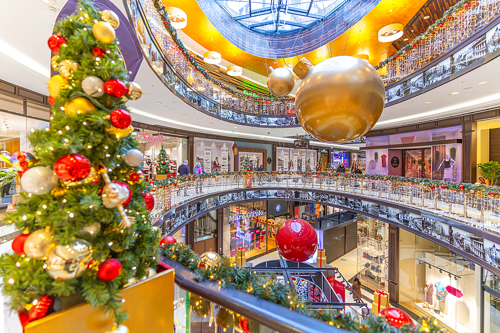 View of interior of the Mall of Berlin at Christmas, Mitte, Berlin, Germany, Europe