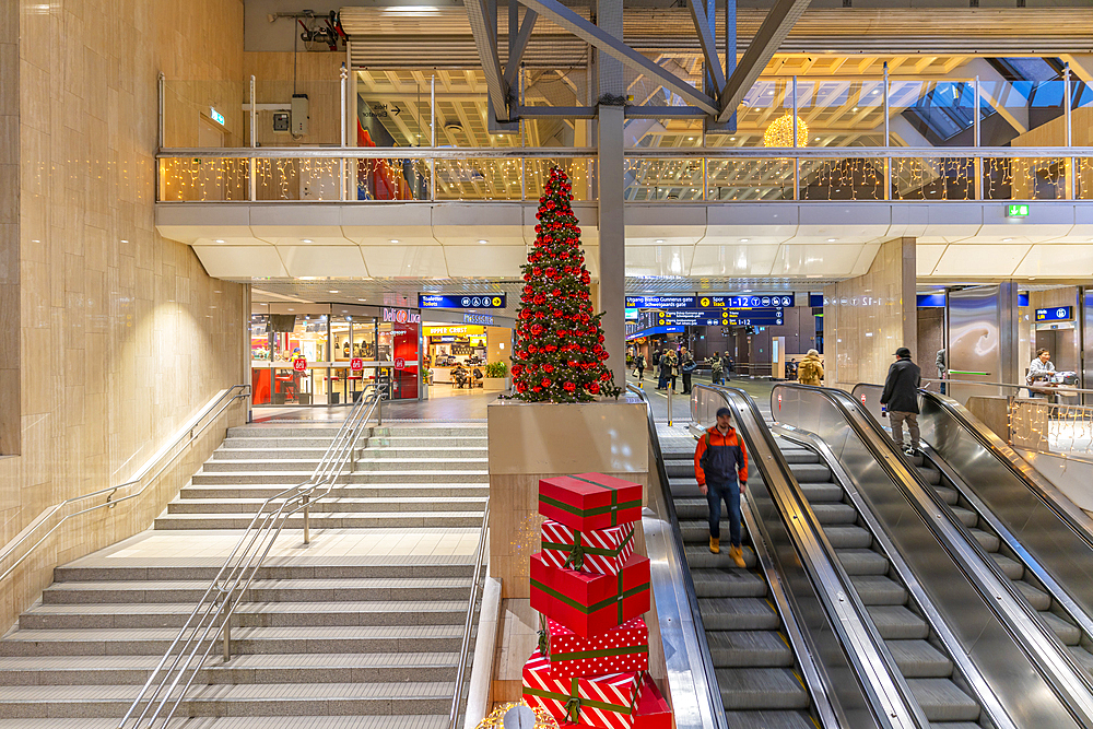 View of interior of Oslo Central Station at Christmas, Oslo, Norway, Scandinavia, Europe