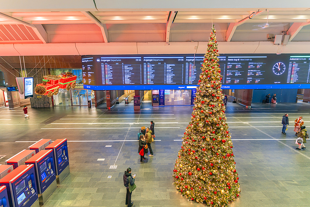 View of interior of Oslo Central Station at Christmas, Oslo, Norway, Scandinavia, Europe