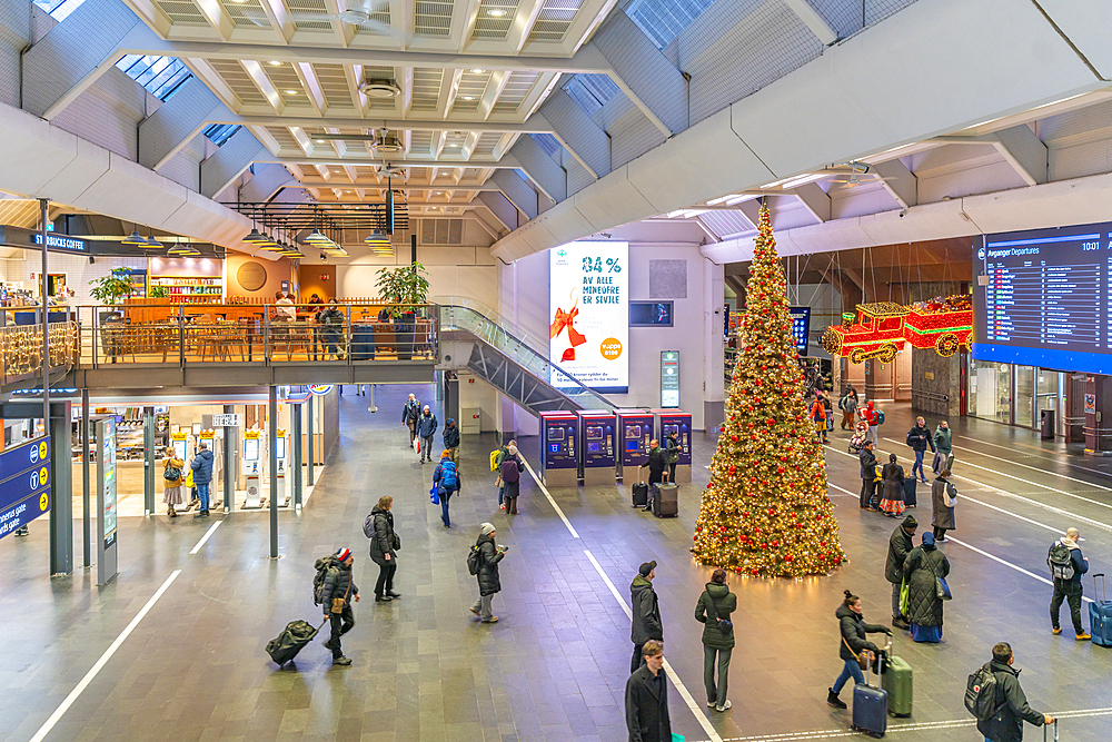 View of interior of Oslo Central Station at Christmas, Oslo, Norway, Scandinavia, Europe