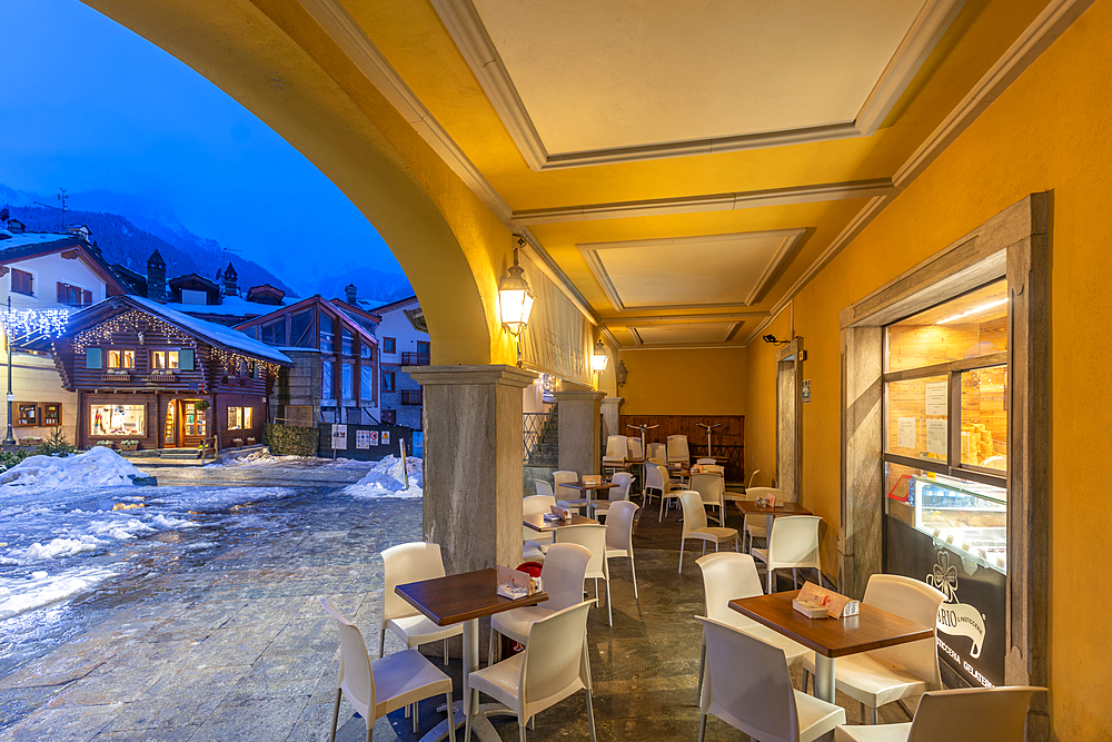 View of snow covered town centre on Via Roma in Courmayeur during winter, Courmayeur, Aosta Valley, Italy, Europe