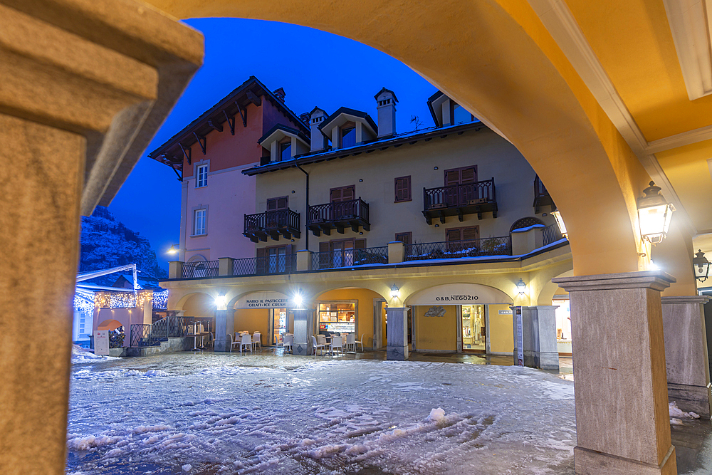 View of snow covered town centre on Via Roma in Courmayeur during winter, Courmayeur, Aosta Valley, Italy, Europe