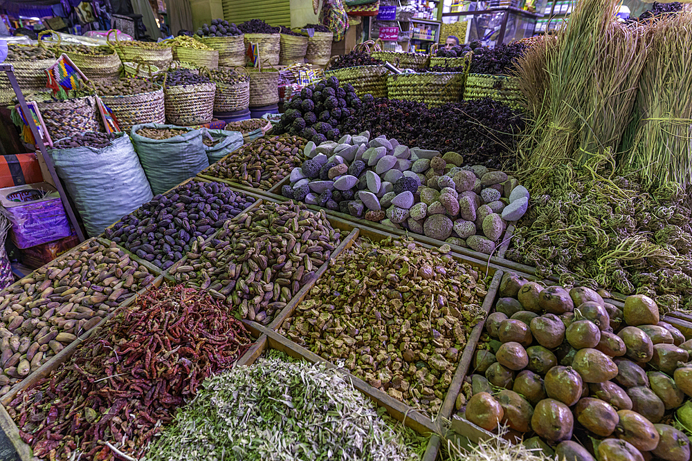 View of spice and herb stall in Aswan Old Souks, Aswan, Nubia, Egypt, Africa