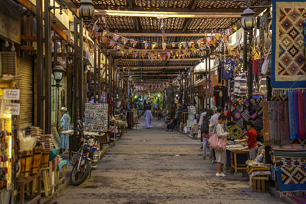 View of stalls and shops in Luxor Souk, Luxor, Egypt, Africa