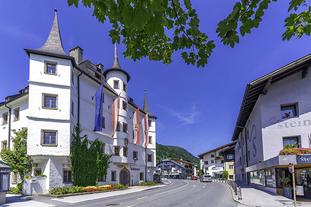 View of Town Hall (Rathaus) in Zell am See on a sunny day, Zell am See, Salzburg, Austria, Europe