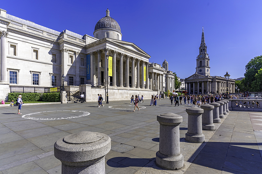 View of the National Galery in Trafalgar Square during summer, Westminster, London, England, United Kingdom, Europe