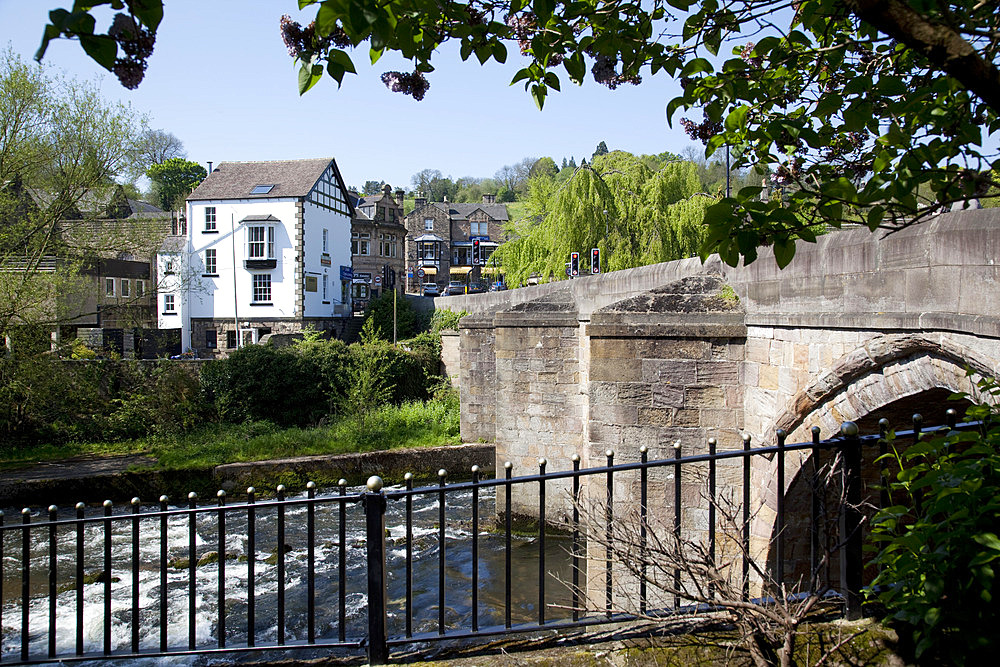 Bridge and Derwent River, Matlock, Derbyshire, England, United Kingdom, Europe