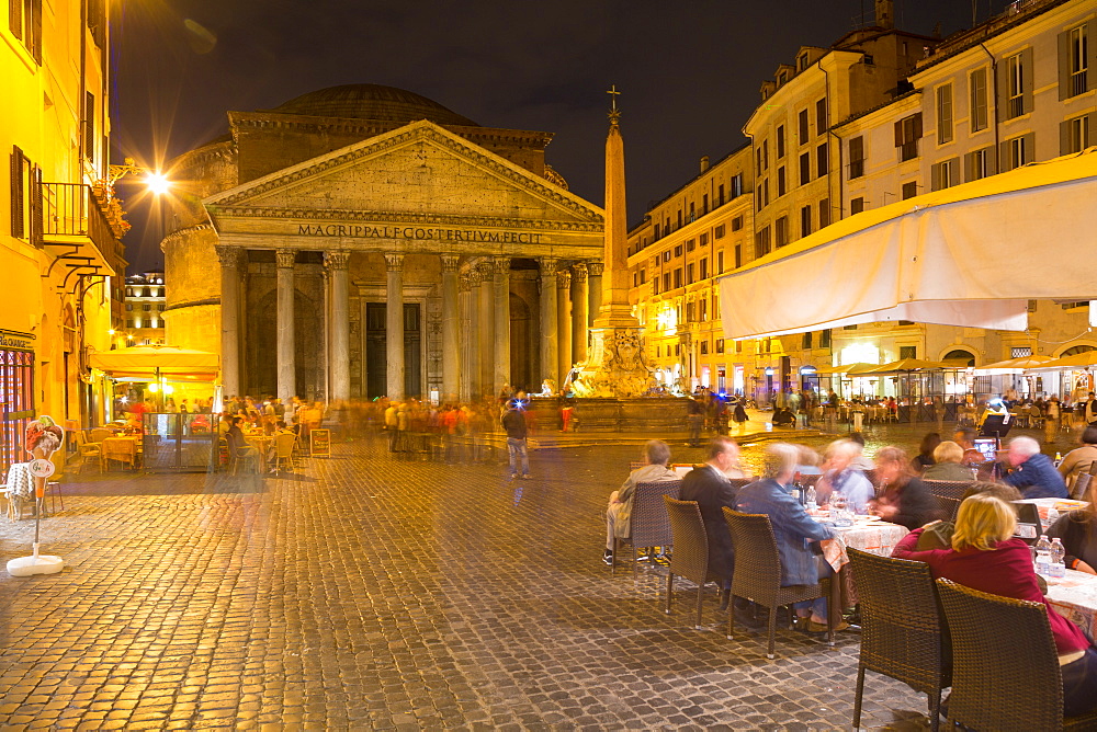 Piazza Della Rotonda and The Pantheon, UNESCO World Heritage Site, Rome, Lazio, Italy, Europe