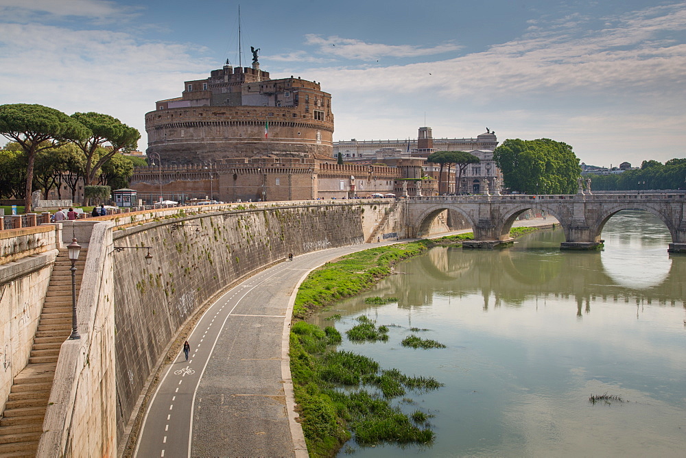 River Tiber and Castel Sant' Angelo, UNESCO World Heritage Site, Rome, Lazio, Italy, Europe