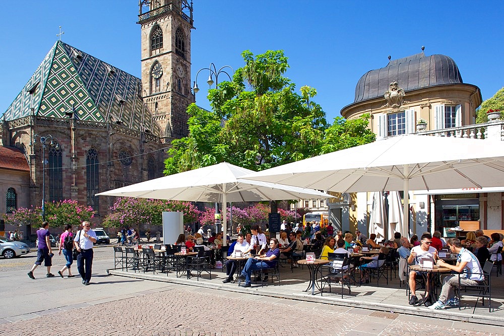 Cafe and Duomo, Walther Platz, Bolzano, Bolzano Province, Trentino-Alto Adige, Italy, Europe