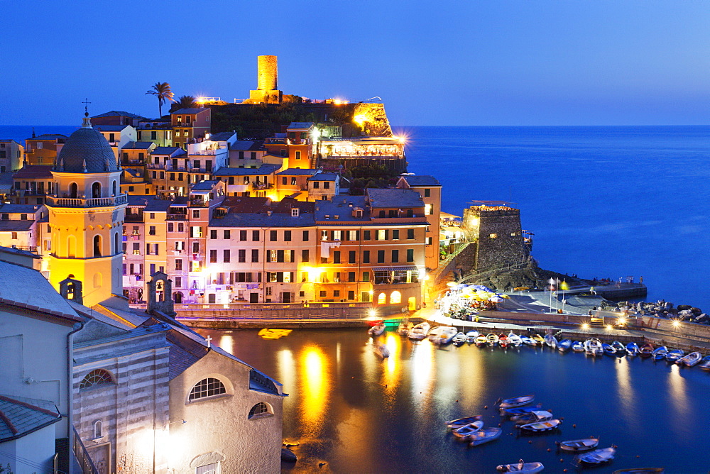 Vernazza at dusk, Cinque Terre, UNESCO World Heritage Site, Liguria, Italy, Mediterranean, Europe 