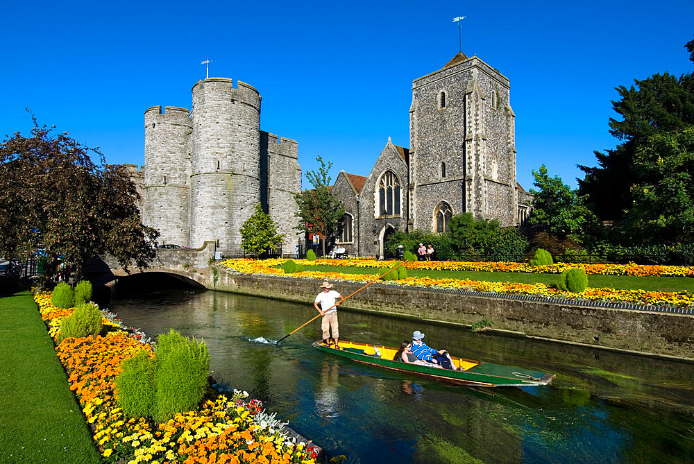 Punt in front of the Westgate, Canterbury, Kent, England, United Kingdom, Europe