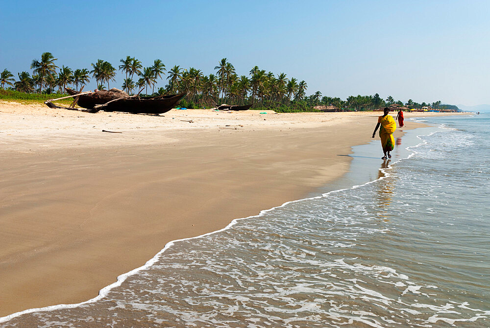 View along beach, Benaulim, Goa, India, Asia