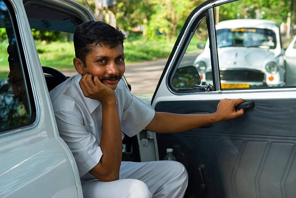 Ambassador Taxi driver, Kochi (Cochin), Kerala, India, Asia